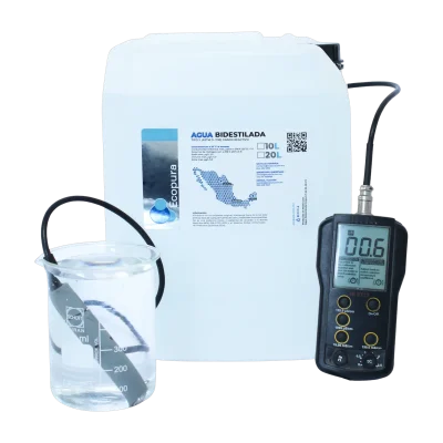 Agua bidestilada Ecopura con medidor de conductividad
