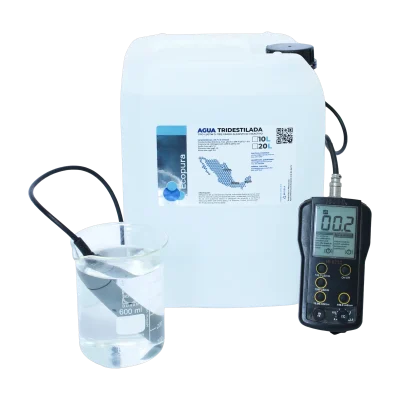Agua tridestilada Ecopura con medidor de conductividad